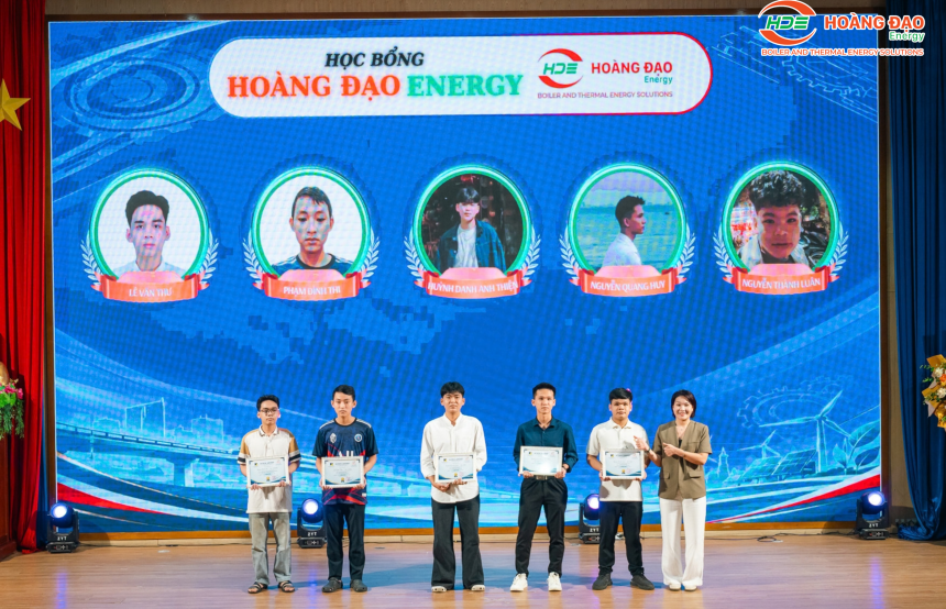HDE TRAO HỌC BỔNG ĐỒNG HÀNH CÙNG TÂN SINH VIÊN BÁCH KHOA ĐÀ NẴNG – TIẾP SỨC NHỮNG TÀI NĂNG TRẺ